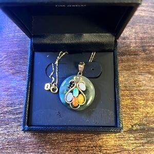 Jade pendant in 14kt gold chain